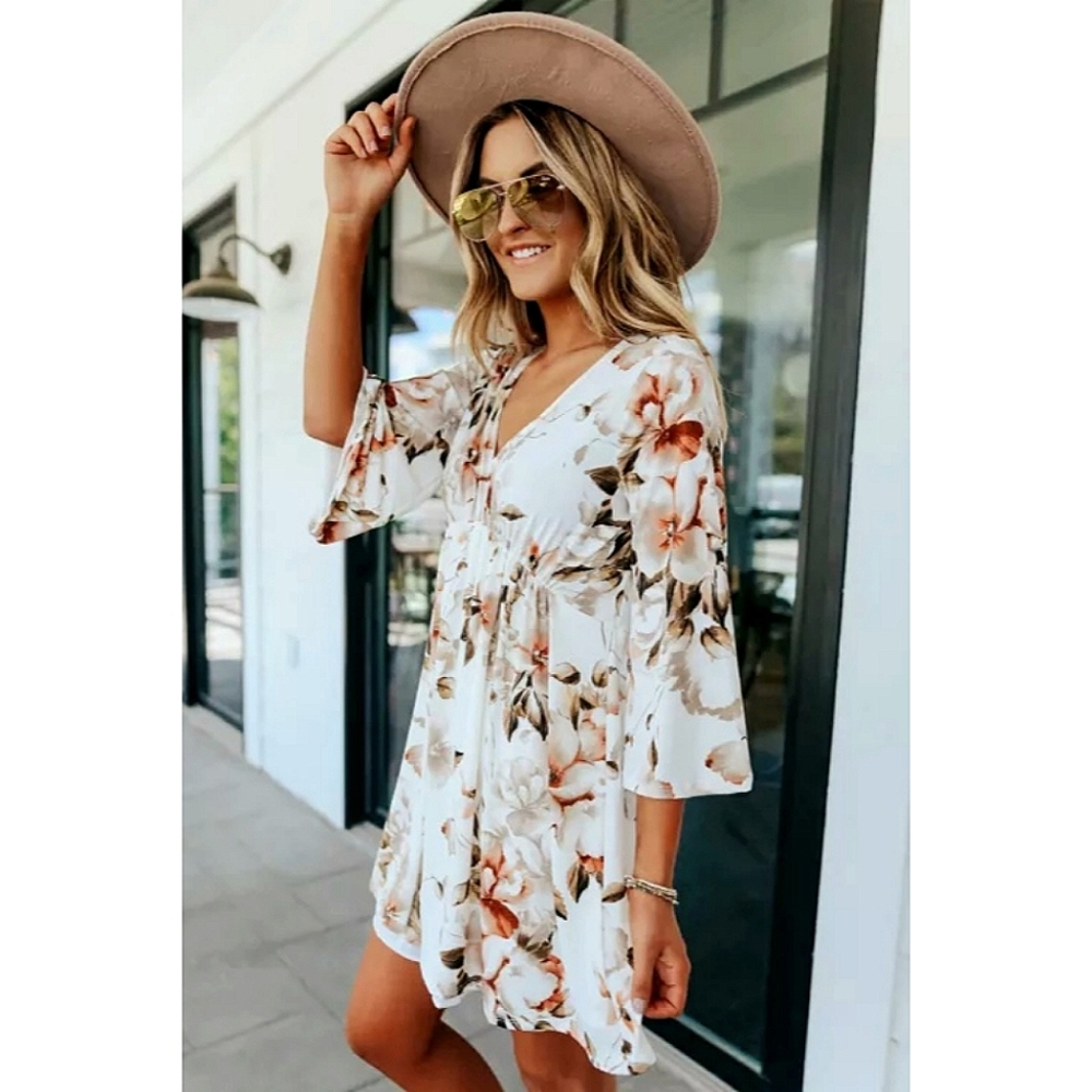 LAST ONE! Plus Size AURELIA Floral V-Neck Mini Dress - Picture 2 of 6